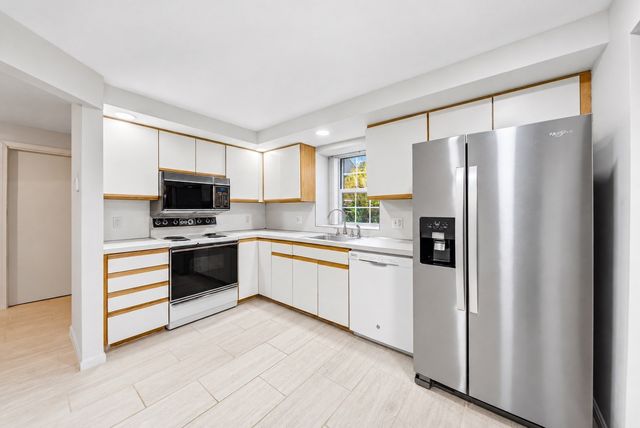 31 Shaw Farm Road 31, Canton, MA 02021