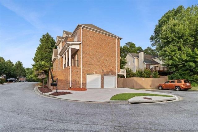 1711 Summit Glen Lane, Atlanta, GA 30329