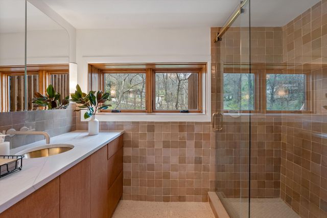 888 Forest Acres Dr, Nashville, TN 37220