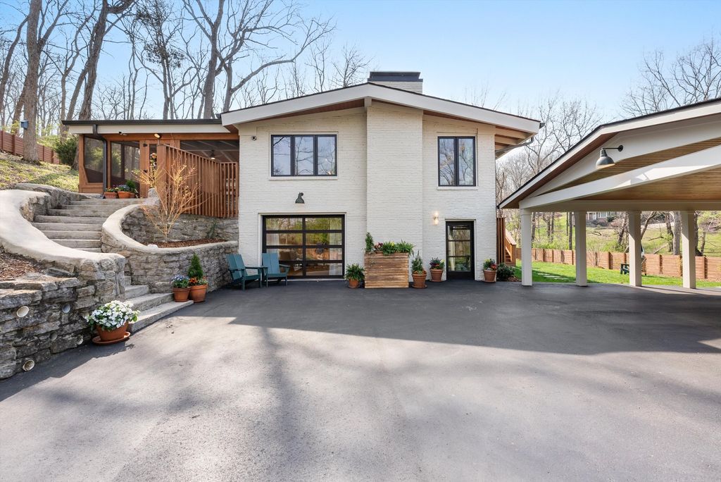 888 Forest Acres Dr, Nashville, TN 37220