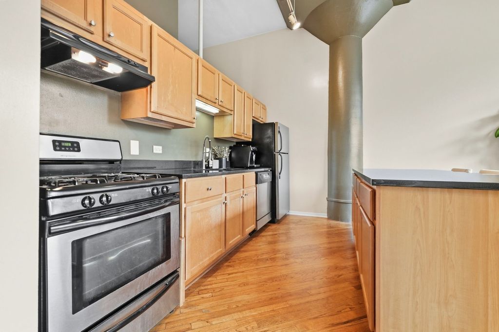1801 W Larchmont Avenue 214, Chicago, IL 60613 — photo 3