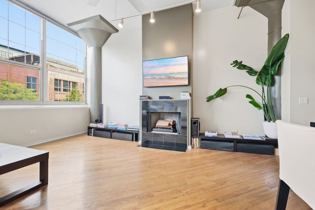 1801 W Larchmont Avenue 214, Chicago, IL 60613 — photo 5