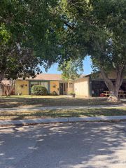 8624 McKinnon Avenue, Bakersfield, CA 93306
