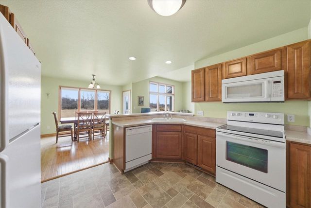 308 E Redding CIRCLE, Belgium, WI 53004