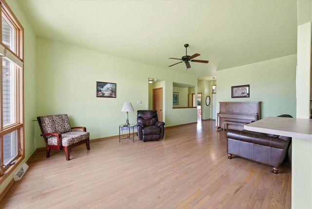 308 E Redding CIRCLE, Belgium, WI 53004