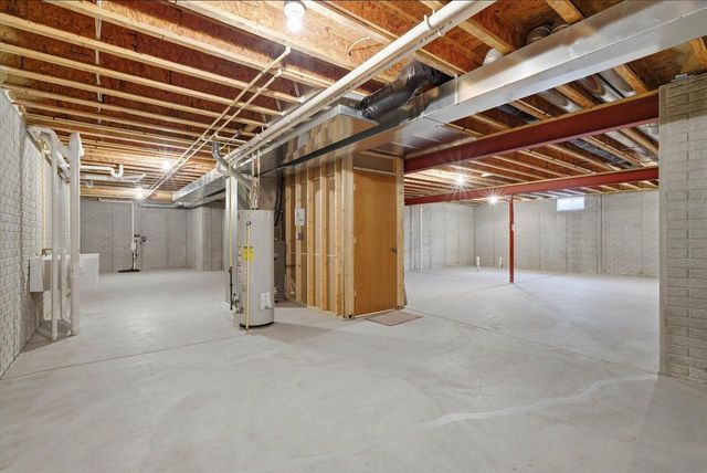 308 E Redding CIRCLE, Belgium, WI 53004