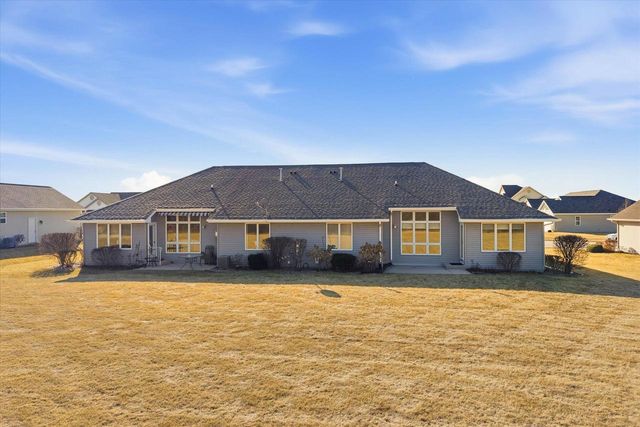 308 E Redding CIRCLE, Belgium, WI 53004