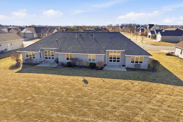 308 E Redding CIRCLE, Belgium, WI 53004