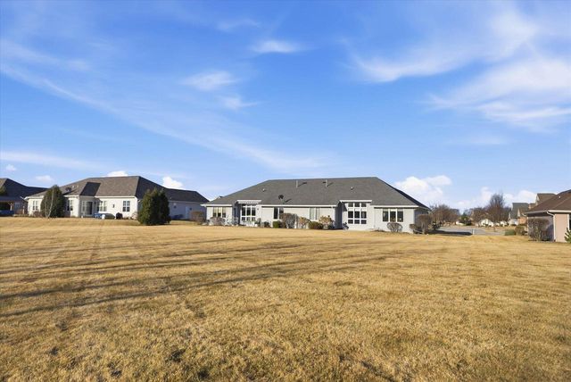308 E Redding CIRCLE, Belgium, WI 53004