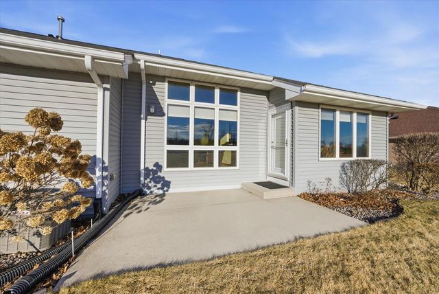 308 E Redding CIRCLE, Belgium, WI 53004