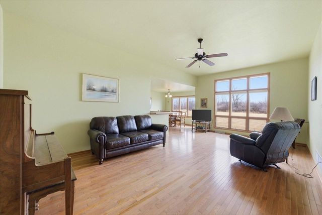 308 E Redding CIRCLE, Belgium, WI 53004