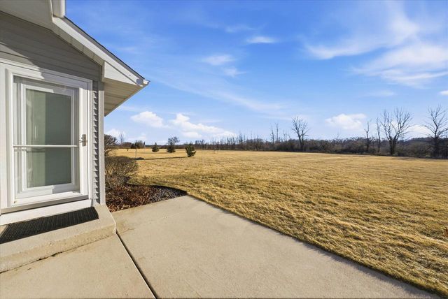 308 E Redding CIRCLE, Belgium, WI 53004