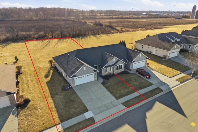 308 E Redding CIRCLE, Belgium, WI 53004