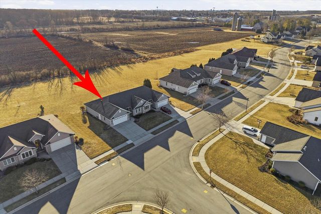 308 E Redding CIRCLE, Belgium, WI 53004