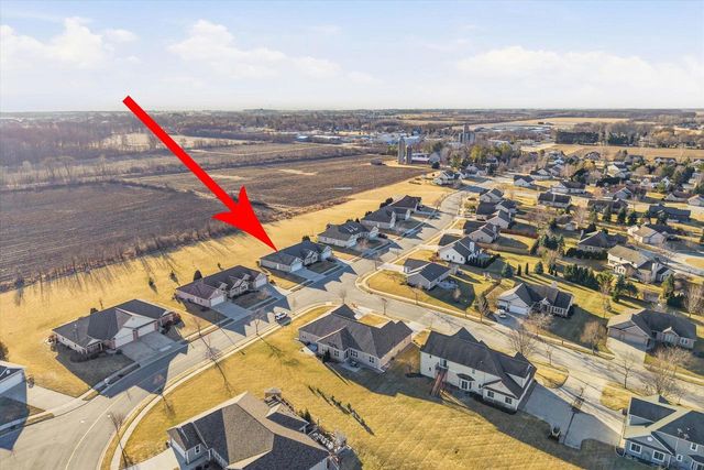 308 E Redding CIRCLE, Belgium, WI 53004