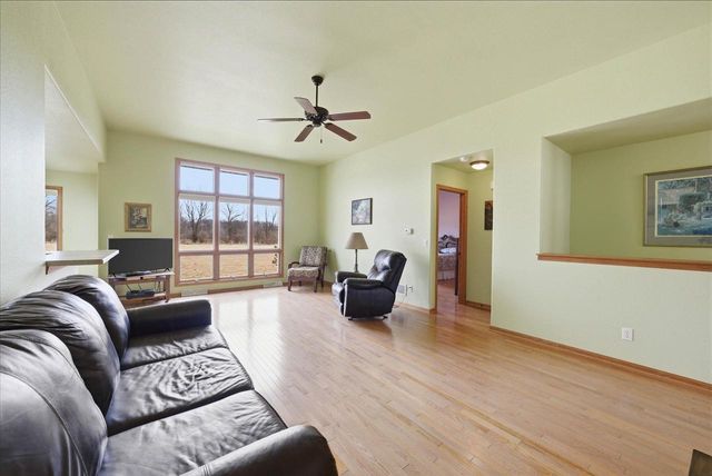 308 E Redding CIRCLE, Belgium, WI 53004