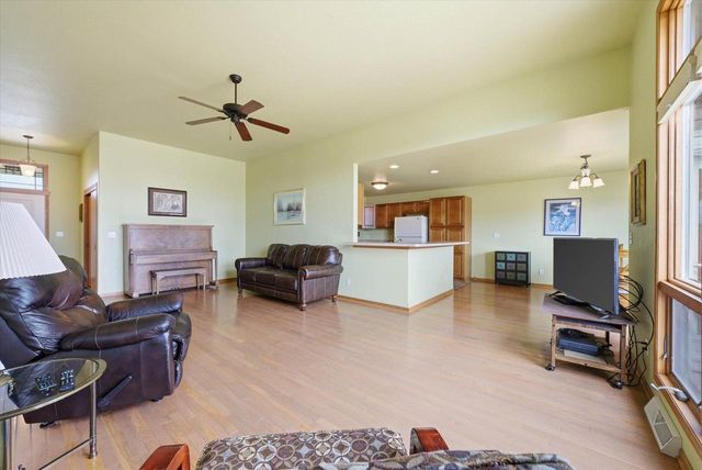 308 E Redding CIRCLE, Belgium, WI 53004