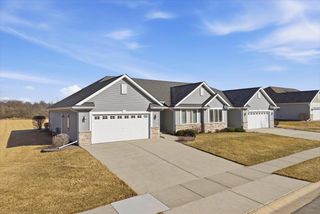 308 E Redding CIRCLE, Belgium, WI 53004