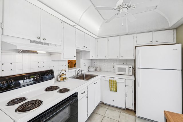 108 NE 20TH Avenue NE 201, Boynton Beach, FL 33435