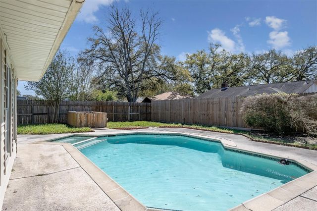 1603 E Baker Road, Baytown, TX 77521