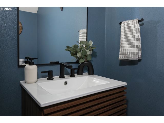 2200 S WHITE SALMON Dr, Ridgefield, WA 98642