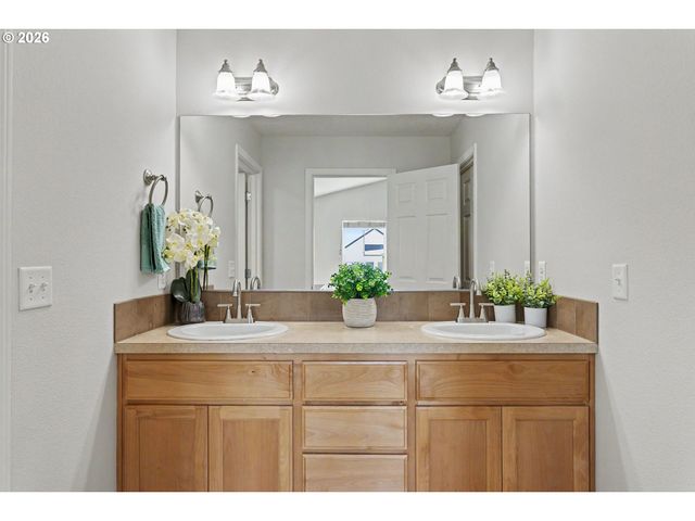 2200 S WHITE SALMON Dr, Ridgefield, WA 98642
