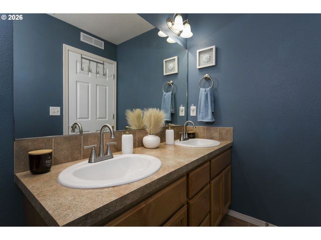 2200 S WHITE SALMON Dr, Ridgefield, WA 98642