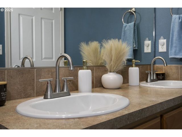 2200 S WHITE SALMON Dr, Ridgefield, WA 98642