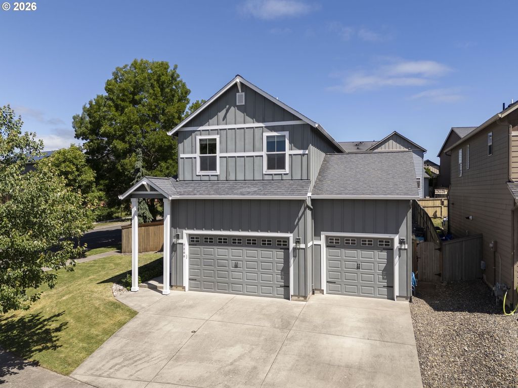 2200 S WHITE SALMON Dr, Ridgefield, WA 98642