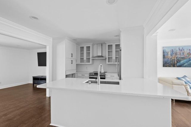1744 Woodcliff Place NE, Atlanta, GA 30329