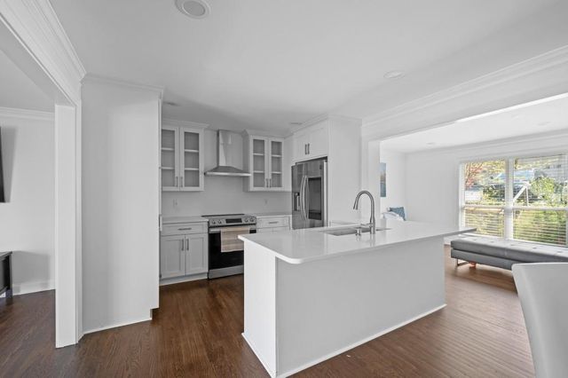 1744 Woodcliff Place NE, Atlanta, GA 30329