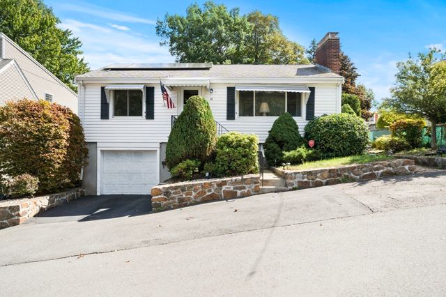 38 Bonavesta St, Lynn, MA 01905