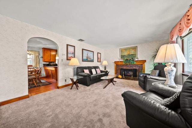 38 Bonavesta St, Lynn, MA 01905
