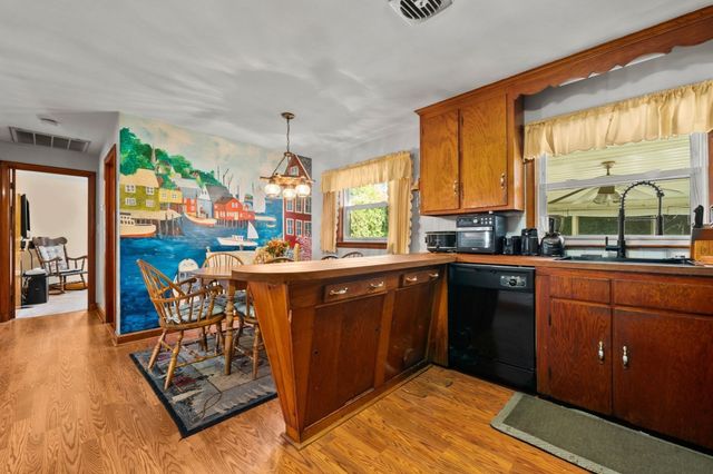 38 Bonavesta St, Lynn, MA 01905