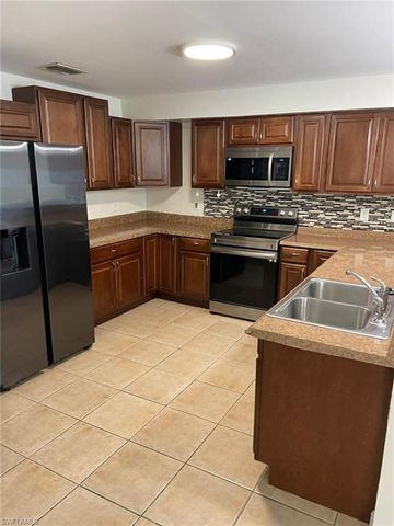 1154 SW 47th TER, Cape Coral, FL 33914