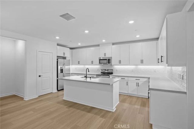 6137 Valentina Way 201, Eastvale, CA 92880