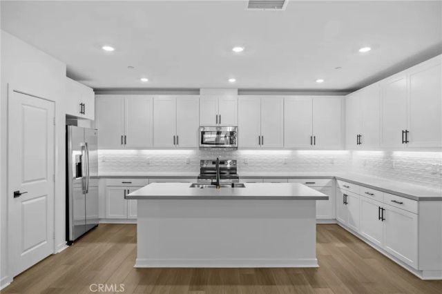 6137 Valentina Way 201, Eastvale, CA 92880