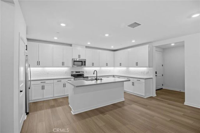 6137 Valentina Way 201, Eastvale, CA 92880