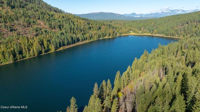 1402 Mirror Lake Rd, Sagle, ID 83860