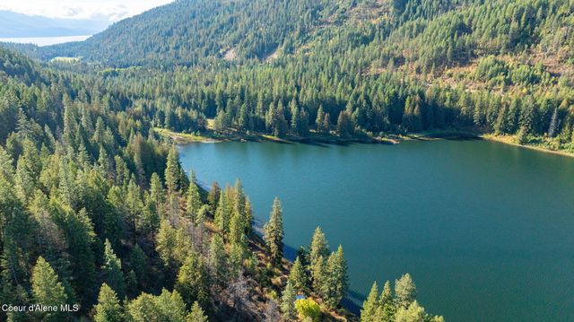 1402 Mirror Lake Rd, Sagle, ID 83860
