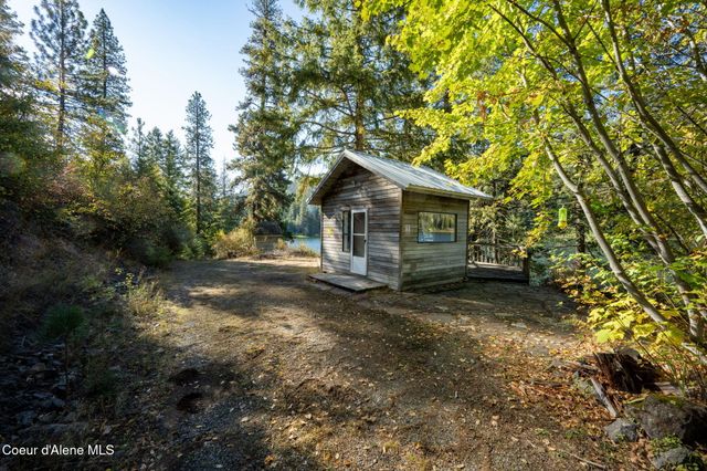 1402 Mirror Lake Rd, Sagle, ID 83860