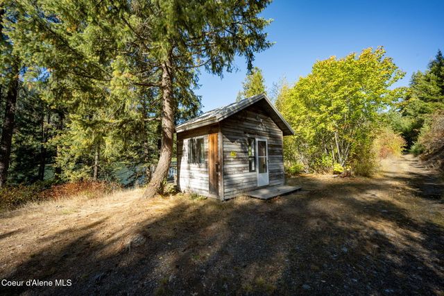 1402 Mirror Lake Rd, Sagle, ID 83860
