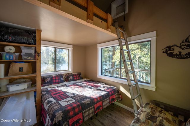 1402 Mirror Lake Rd, Sagle, ID 83860