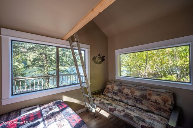 1402 Mirror Lake Rd, Sagle, ID 83860