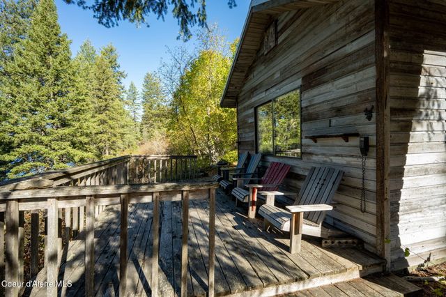 1402 Mirror Lake Rd, Sagle, ID 83860