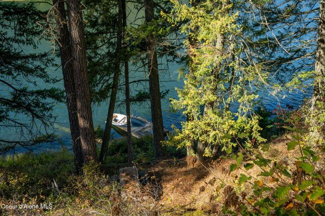 1402 Mirror Lake Rd, Sagle, ID 83860