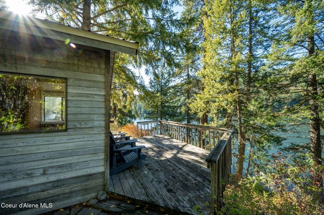 1402 Mirror Lake Rd, Sagle, ID 83860