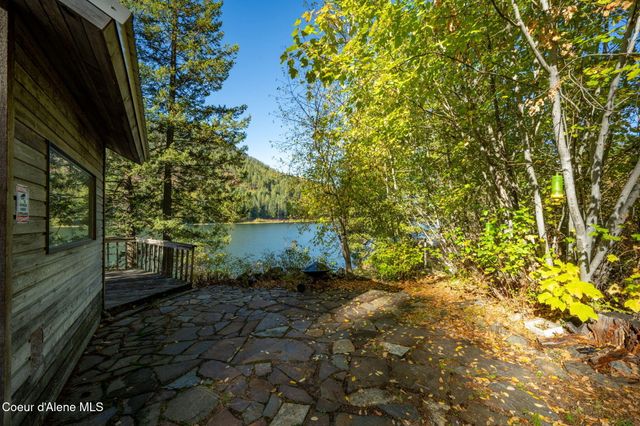 1402 Mirror Lake Rd, Sagle, ID 83860