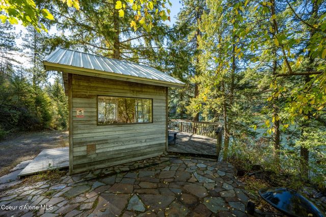1402 Mirror Lake Rd, Sagle, ID 83860