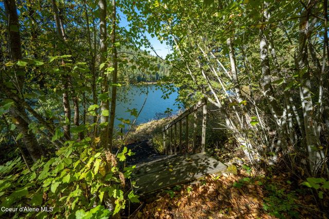 1402 Mirror Lake Rd, Sagle, ID 83860